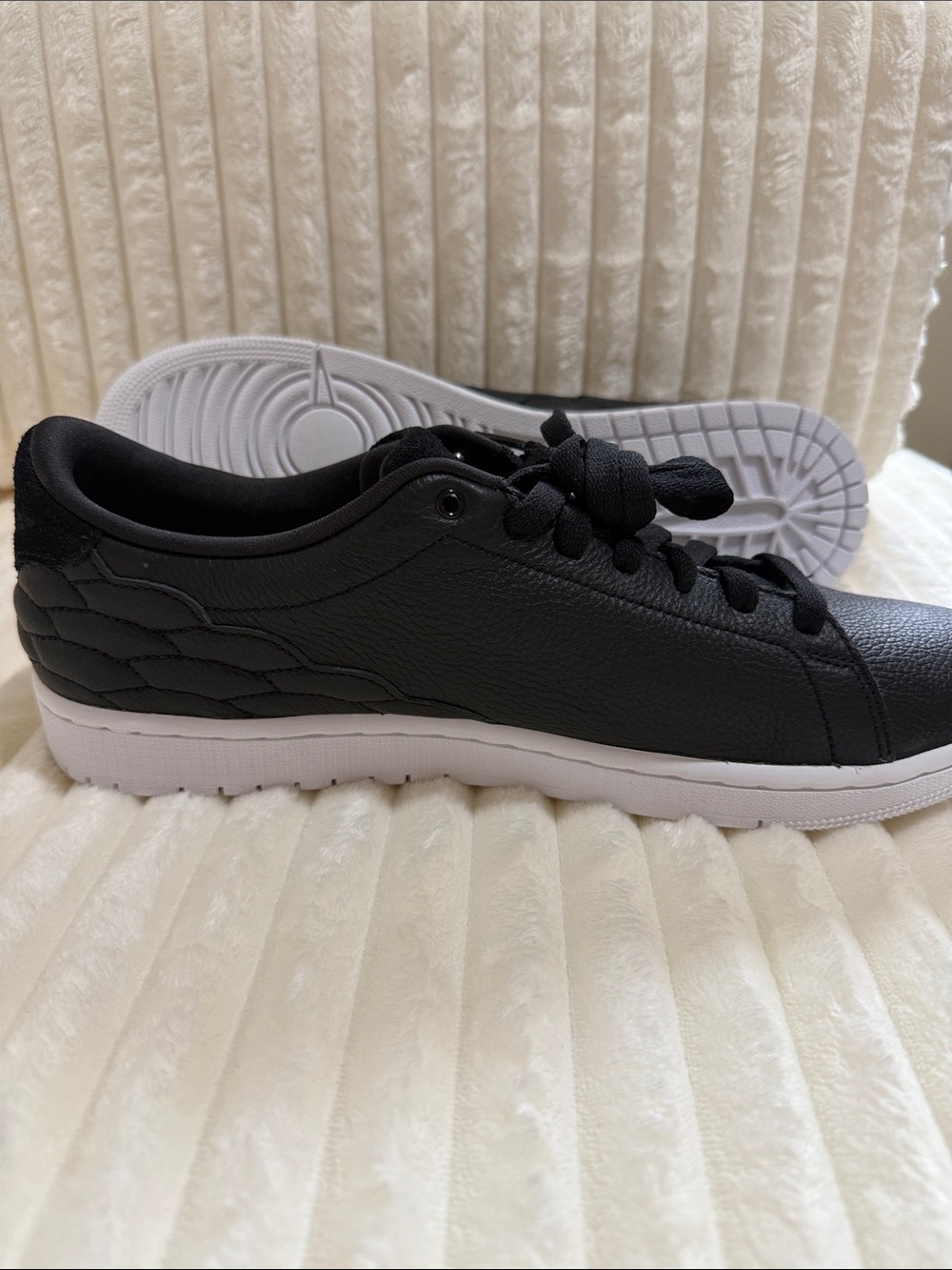 Nike zoom Jordan Black Leather Low-Top Sneakers with White Sole